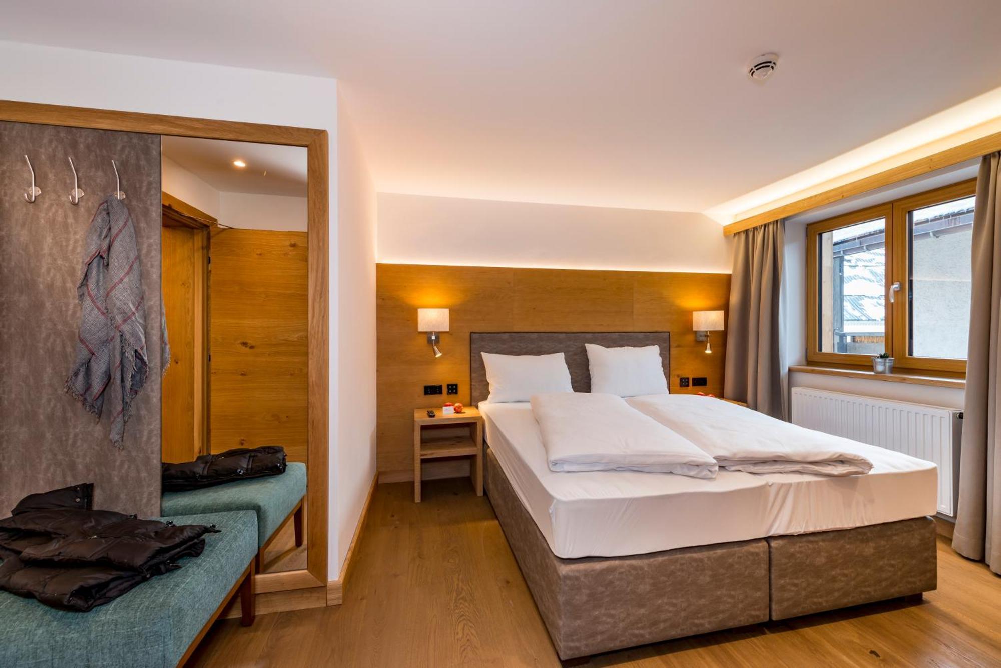 Tiroler Weinstube Aparthotel Seefeld in Tirol Exterior foto